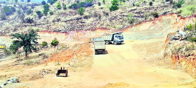 మట్టి బొక్కుడు.. పట్టా పట్టుడు! 