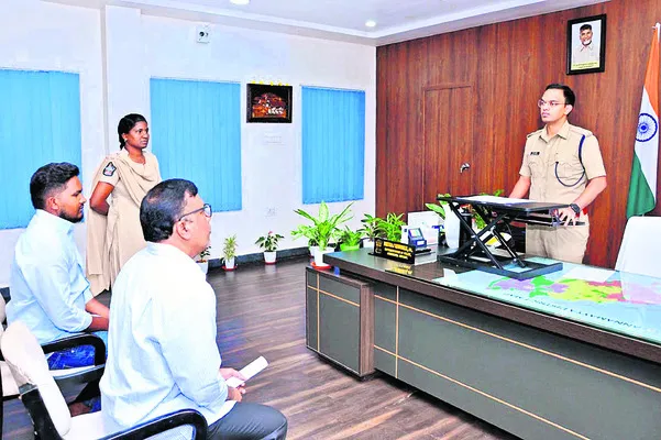 ఫిర్యాదుల పరిష్కారంలో ఆలస్యం తగదు