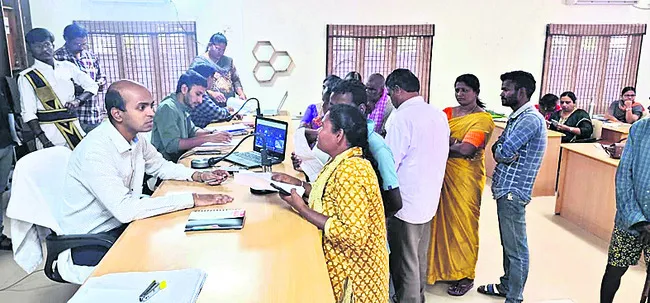 సమస్యలపై వెల్లువెత్తిన వినతులు 