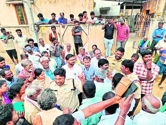 వెంకటాపురంలో ఉద్రిక్తత 