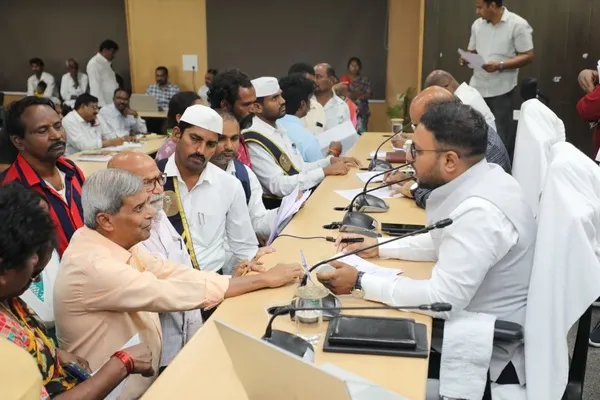 సత్వరమే అర్జీలు పరిష్కరించాలి