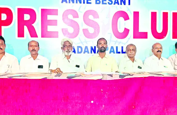 మాజీ సైనికుడి భూ ఆక్రమణకు యత్నం