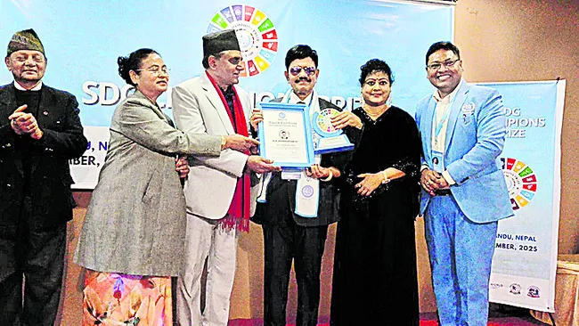 రిటైర్డ్‌ ఐఏఎస్‌ లక్ష్మీకాంతంకు అవార్డు 