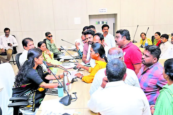 మౌలిక వసతులు కల్పించండి