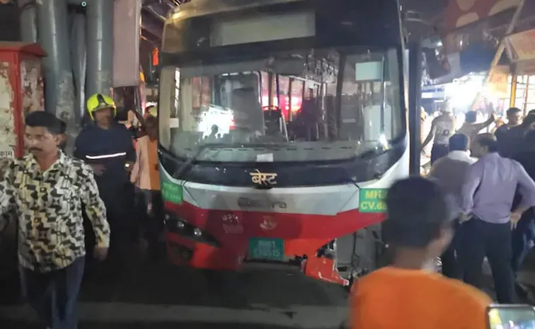 4 Dead 9 Injured After Mumbais BEST Bus Crashes