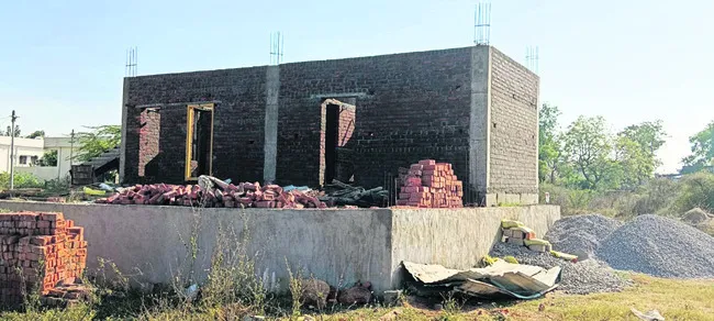 ఇందిరమ్మ ఇళ్లకు ధరల భారం 