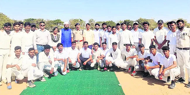 విద్యార్థులు క్రీడల్లోనూ రాణించాలి