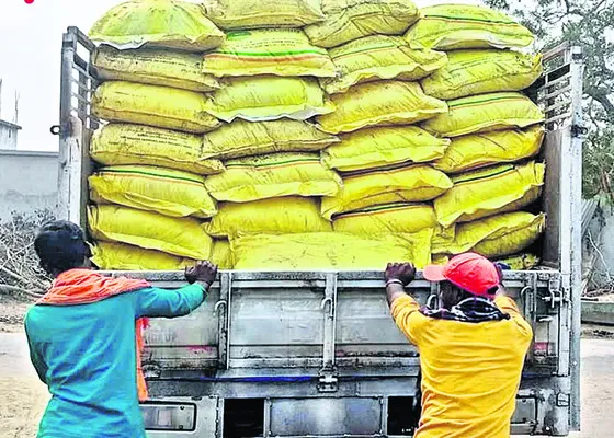 మళ్లీ యూరియా కొరత 