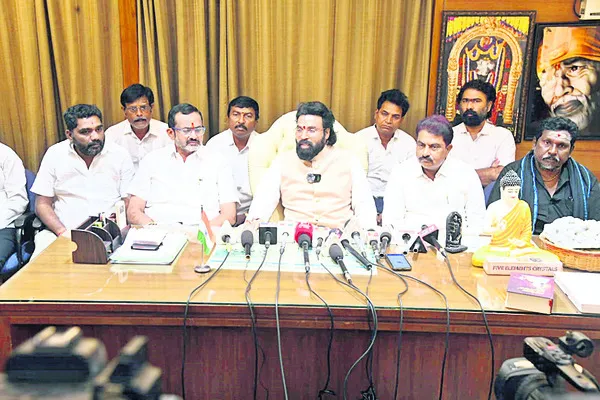 బంగ్లాదేశీయులను తరిమేస్తాం