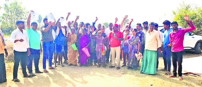 ప్రాజెక్టు సర్వేకు వచ్చిన అధికారుల అడ్డగింత