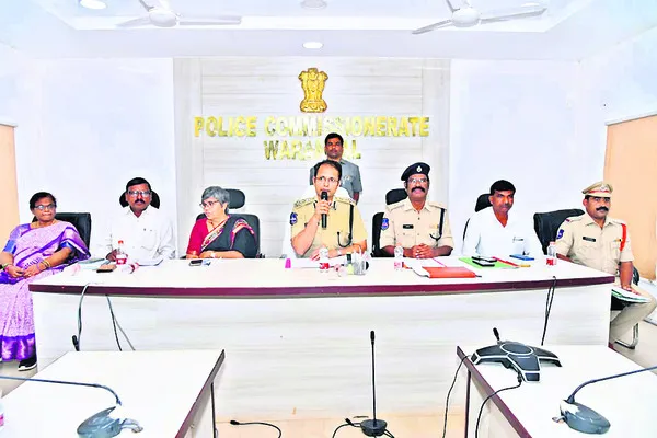 సమష్టి కృషితోనే బాలకార్మిక వ్యవస్థ నిర్మూలన