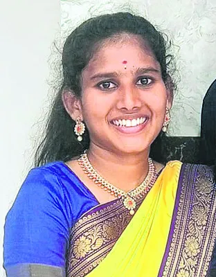 బీటెక్‌ విద్యార్థిని దుర్మరణం 