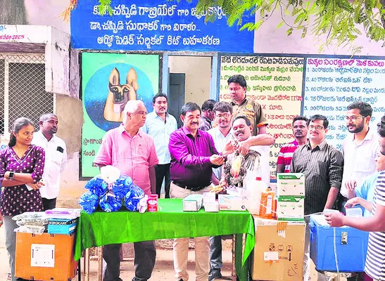 పెరటి కోళ్లకు వ్యాధి  నిరోధక టీకాలు వేయించాలి
