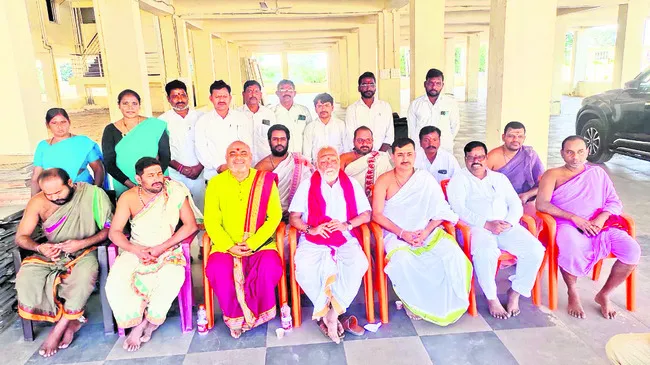 గ్రాంట్‌ ఇన్‌ ఎయిడ్‌తో వేతనాలివ్వాలి