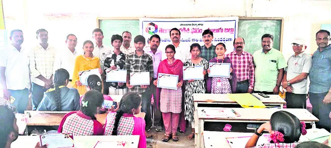 గణితంపై మక్కువ పెంచుకోవాలి