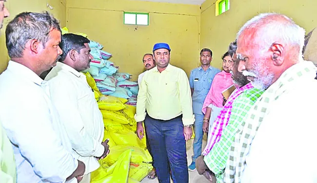 యూరియాపై ఆందోళన వద్దు