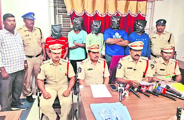 హత్యకేసులో ఆరుగురు నిందితుల అరెస్ట్‌ 