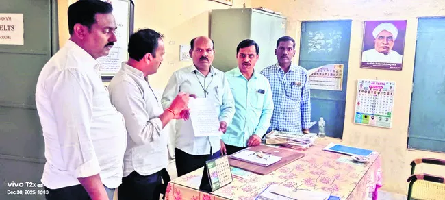 ఉపాధ్యాయులను బలి చేయకండి 