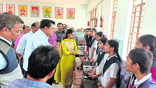 ‘నవోదయ’లో రోబోటిక్స్‌ ఎగ్జిబిషన్‌