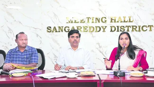  అభివృద్ధి పనుల్లో వేగం పెంచాలి 