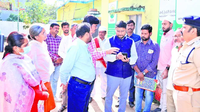 పారదర్శకంగా యూరియా పంపిణీ