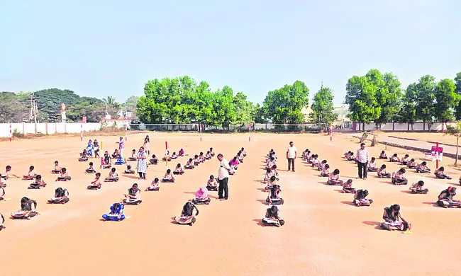 వెనుకబడిన విద్యార్థులపై నిర్లక్ష్యం 