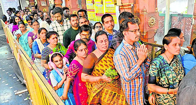 రెచ్చిపోతున్న ఆయిల్‌ దొంగలు 