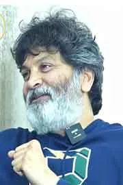 Trivikram Srinivas Feel Tension about Nuvvu Naaku Nachav Movie Release11