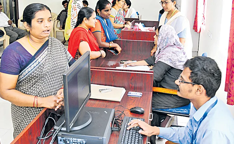 సచివాలయాల ఉద్యోగులపై సర్కారు కక్ష 