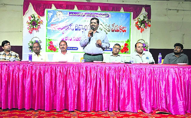 దివ్యాంగులు ఆత్మస్థైర్యంతో ముందుకు సాగాలి