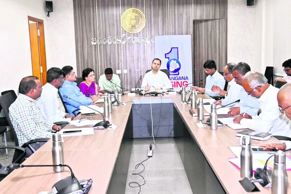 అభివృద్ధి పనులు వేగవంతం చేయాలి