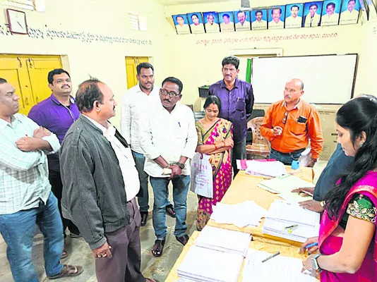 రాష్ట్ర ఎన్నికల పరిశీలకుల పర్యటన