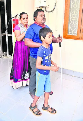  నడిపించే కొడుకుండగా..