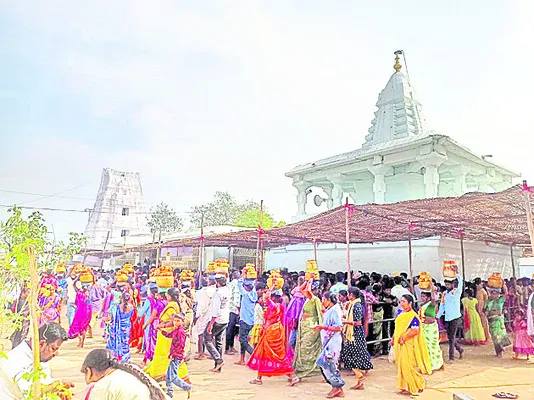 మల్లన్నస్వామికి   బోనం మొక్కులు