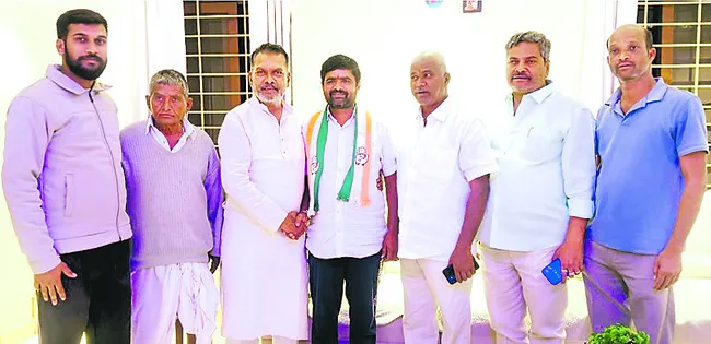 కాంగ్రెస్‌లోకి వర్గల్‌ మాజీ జెడ్పీటీసీ