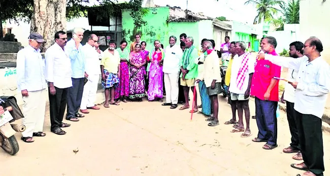 బలవంతపు భూసేకరణ ఆపాలి 