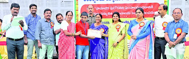 దివ్యాంగులు ఆత్మవిశ్వాసంతో ముందుకెళ్లాలి