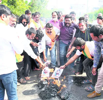 న్యాయవాదులు   మార్గదర్శకులుగా ఉండాలి