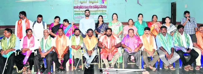 దివ్యాంగులను ప్రోత్సహించాలి