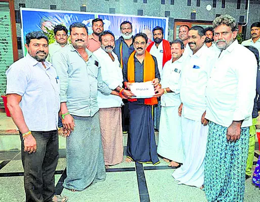 ముమ్మరంగా సంతకాల సేకరణ 