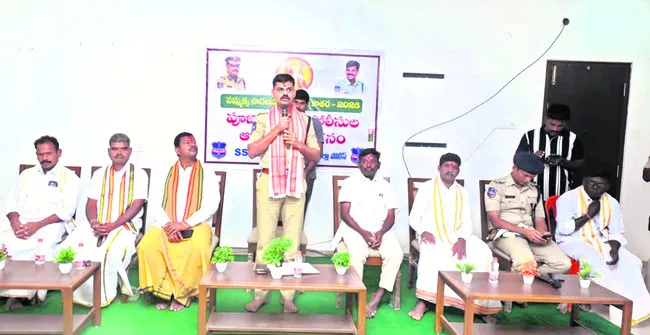 జాతరలో పనిచేయడం సేవగా భావించాలి