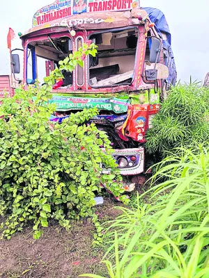 లారీ ఢీకొని ట్యాంకర్‌ డ్రైవర్‌ మృతి 