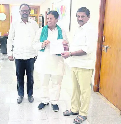 బకాయిలు విడుదల చేయాలి
