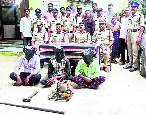 డిటోనేటర్ల దొంగల అరెస్ట్‌ 