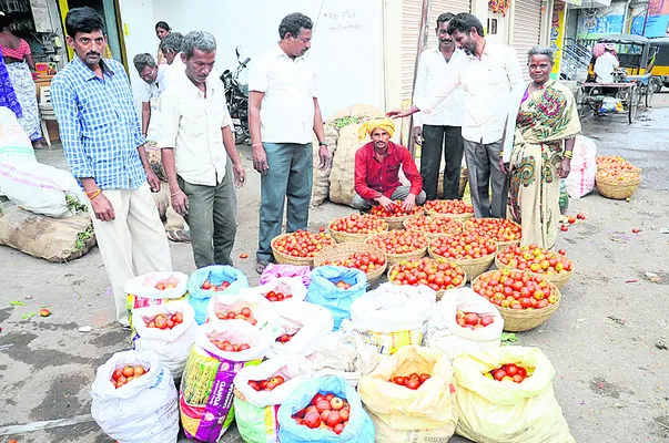 ● పక్షం రోజులుగా మండుతున్న ధరలు ● ఏదికొన్నా కిలోకు రూ.50పైనే