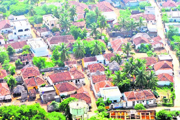 ఊపందుకున్న పల్లెసమరం