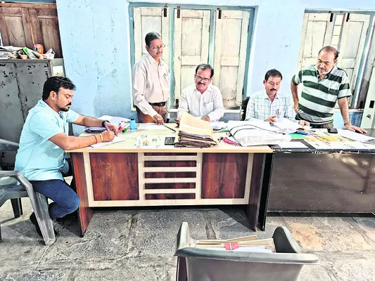 తొలి విడత బరిలో 966 మంది