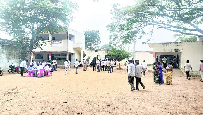 నామినేషన్ల జోరు 