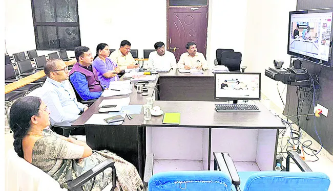 పోలింగ్‌ కేంద్రాలు తనిఖీ చేయాలి