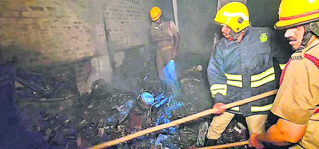 ప్రమిద జారిపడి అగ్ని ప్రమాదం 